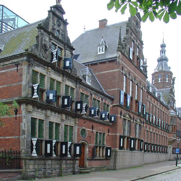 Provinciehuis_Groningen_voorzijde.jpg